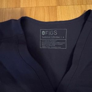 Figs Casma 3 pocket top